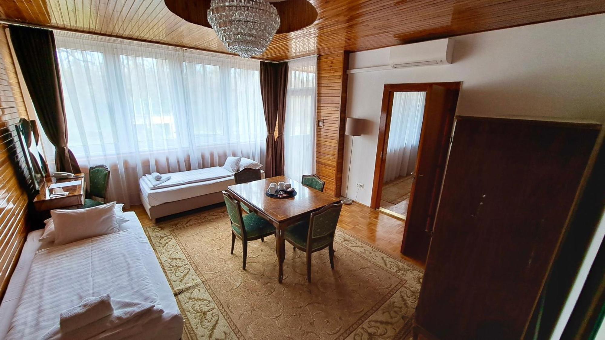 Ozoon Hotel Nyíregyháza 外观 照片