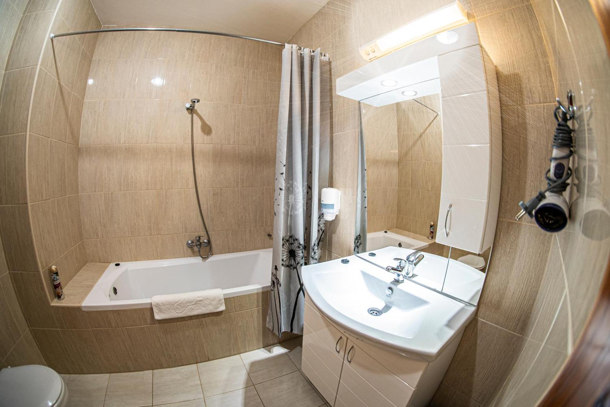 Ozoon Hotel Nyíregyháza 外观 照片